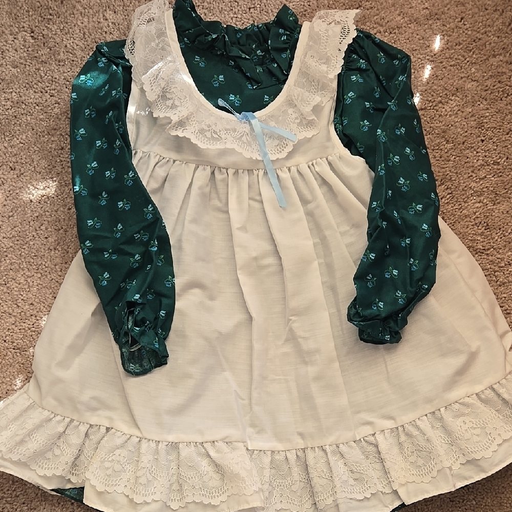 Vintage The Winnie The Pooh Productions Green Floral Dress with Lace Trim Size:4